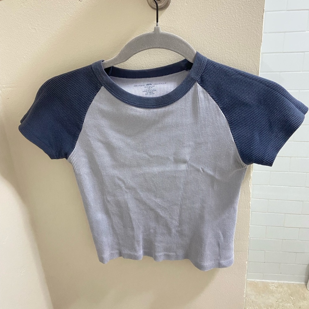 Brandy Melville baby tee with capped colour sleeves